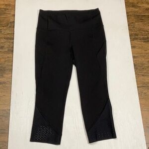 Lululemon Authentic Capri leggings color Black women’s size 8